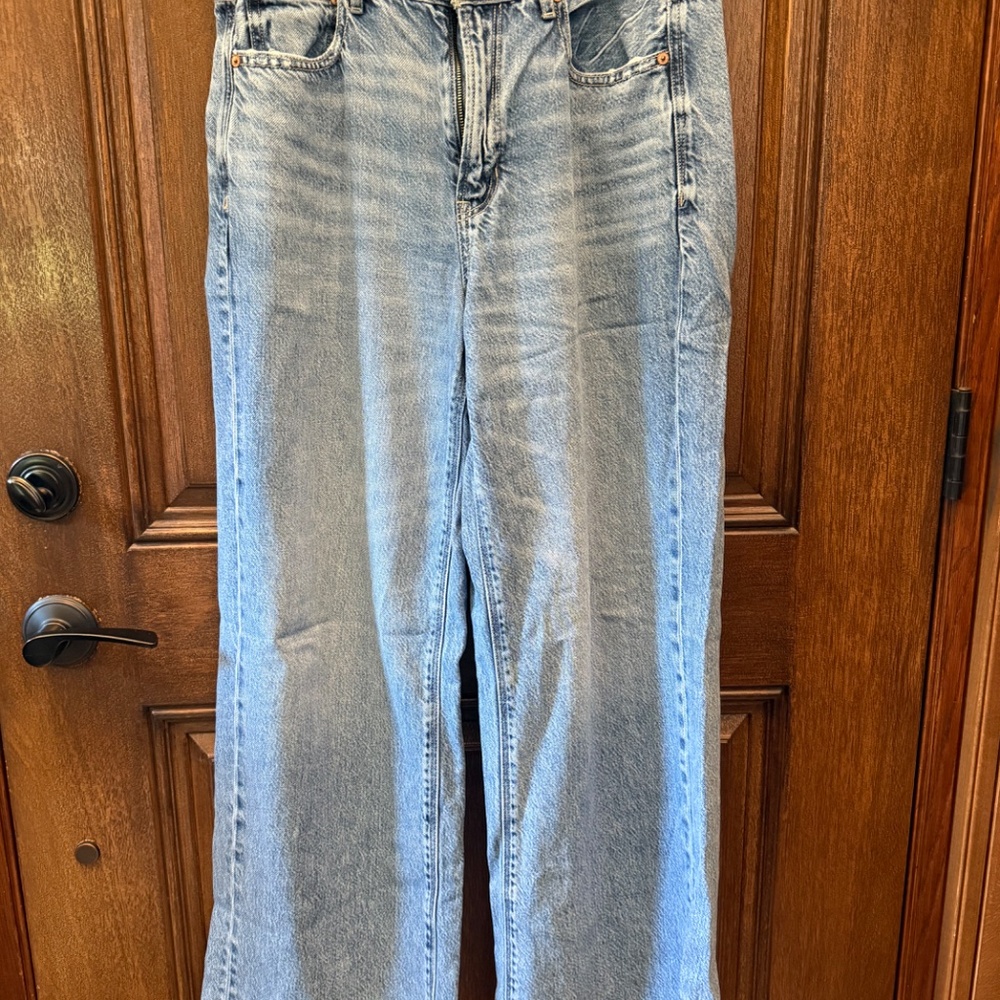 American Eagle Baggy Wide Leg Jean, Frayed Hem Size 10